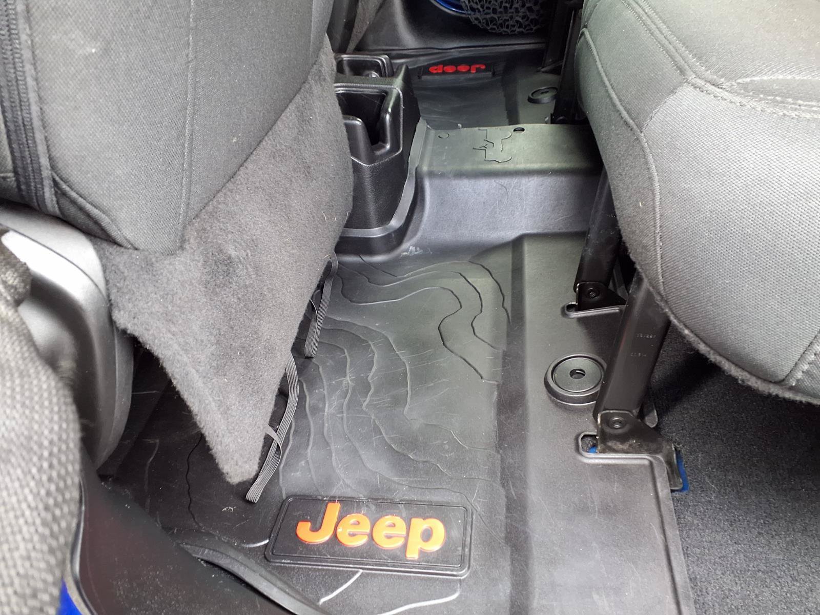 Used 2018 Jeep Wrangler Unlimited Sahara AWD/4WD image 26
