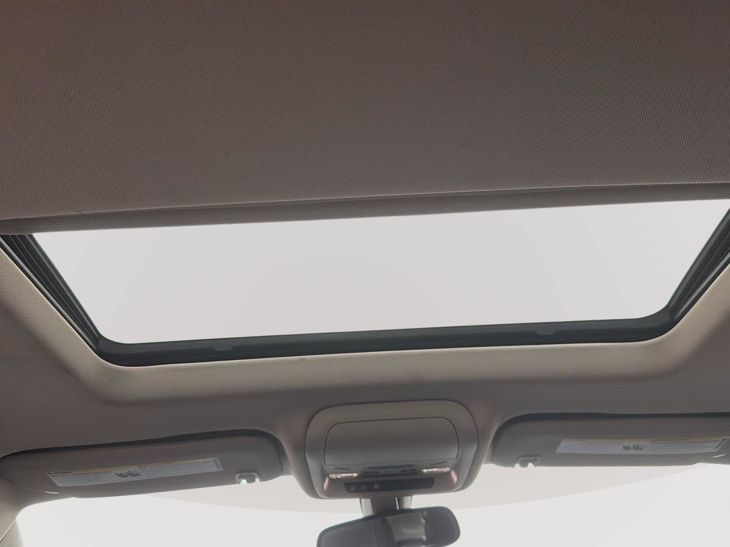 Used 2018 Buick Regal Essence FWD image 12