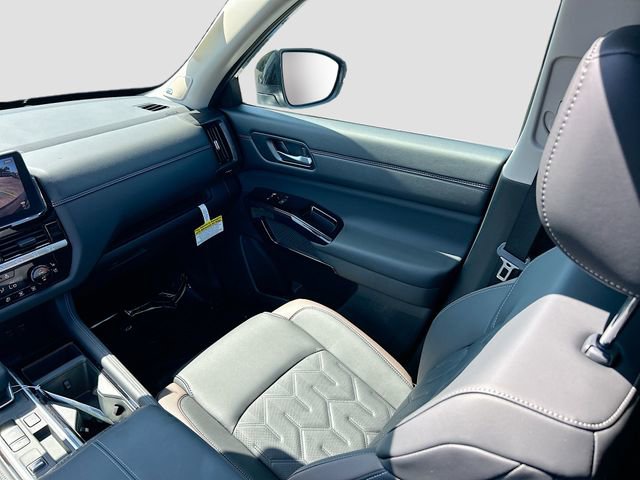 New 2026 Nissan Pathfinder Platinum w/ Accent Package FWD image 5