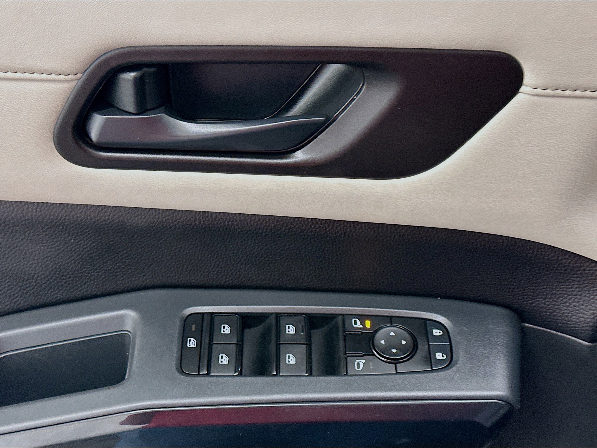 Used 2024 Nissan Pathfinder SV w/ SV Premium Package image 15