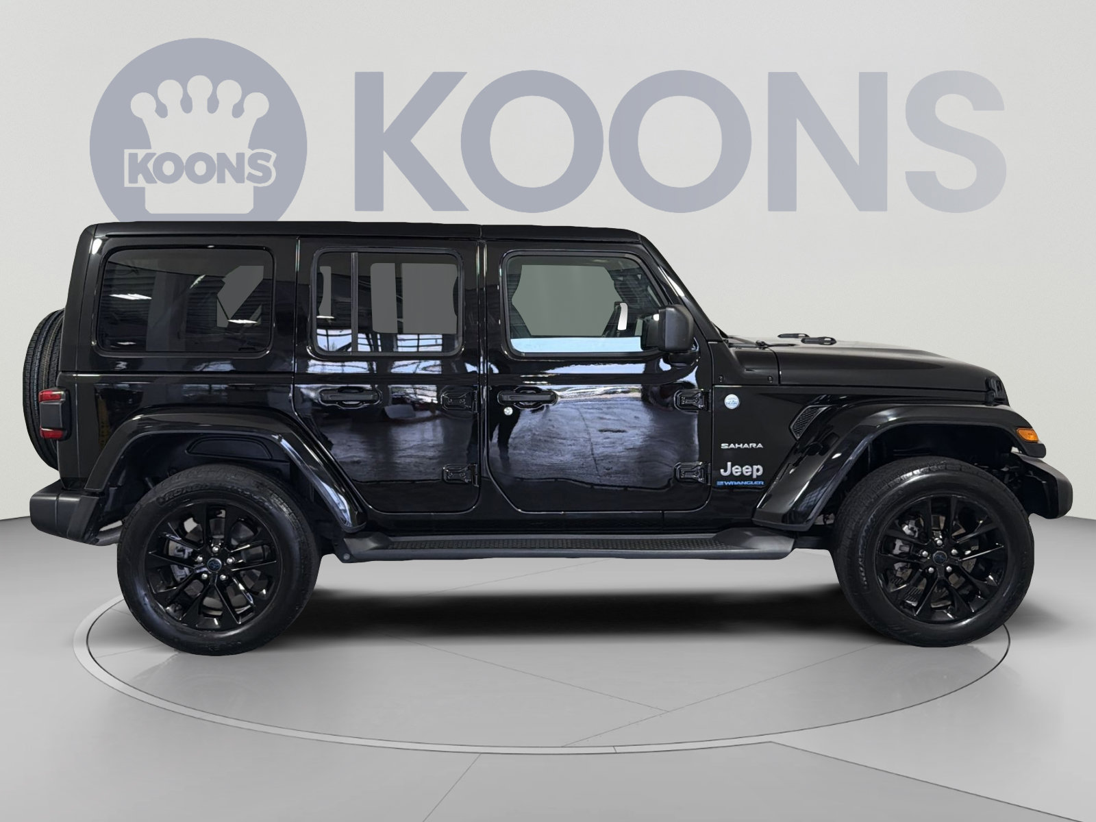Used 2024 Jeep Wrangler Unlimited Sahara w/ Technology Group AWD/4WD image 8