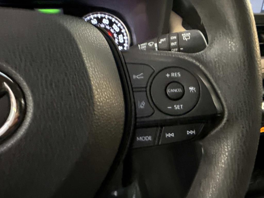 Used 2022 Toyota RAV4 XLE image 35