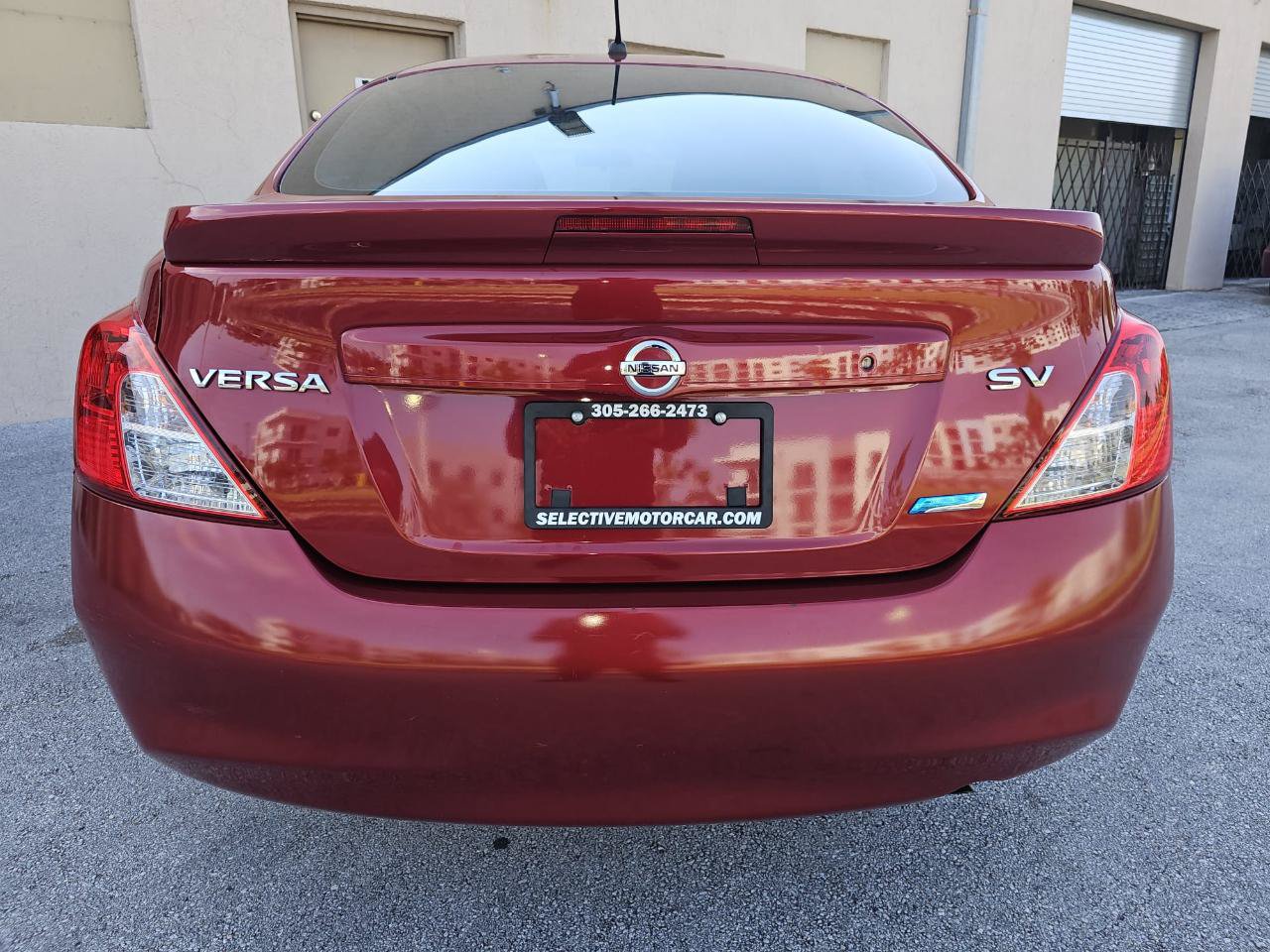 Used 2013 Nissan Versa SV FWD image 4