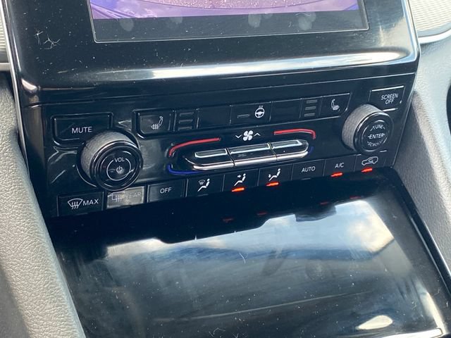Used 2023 Jeep Grand Cherokee Laredo AWD/4WD image 13