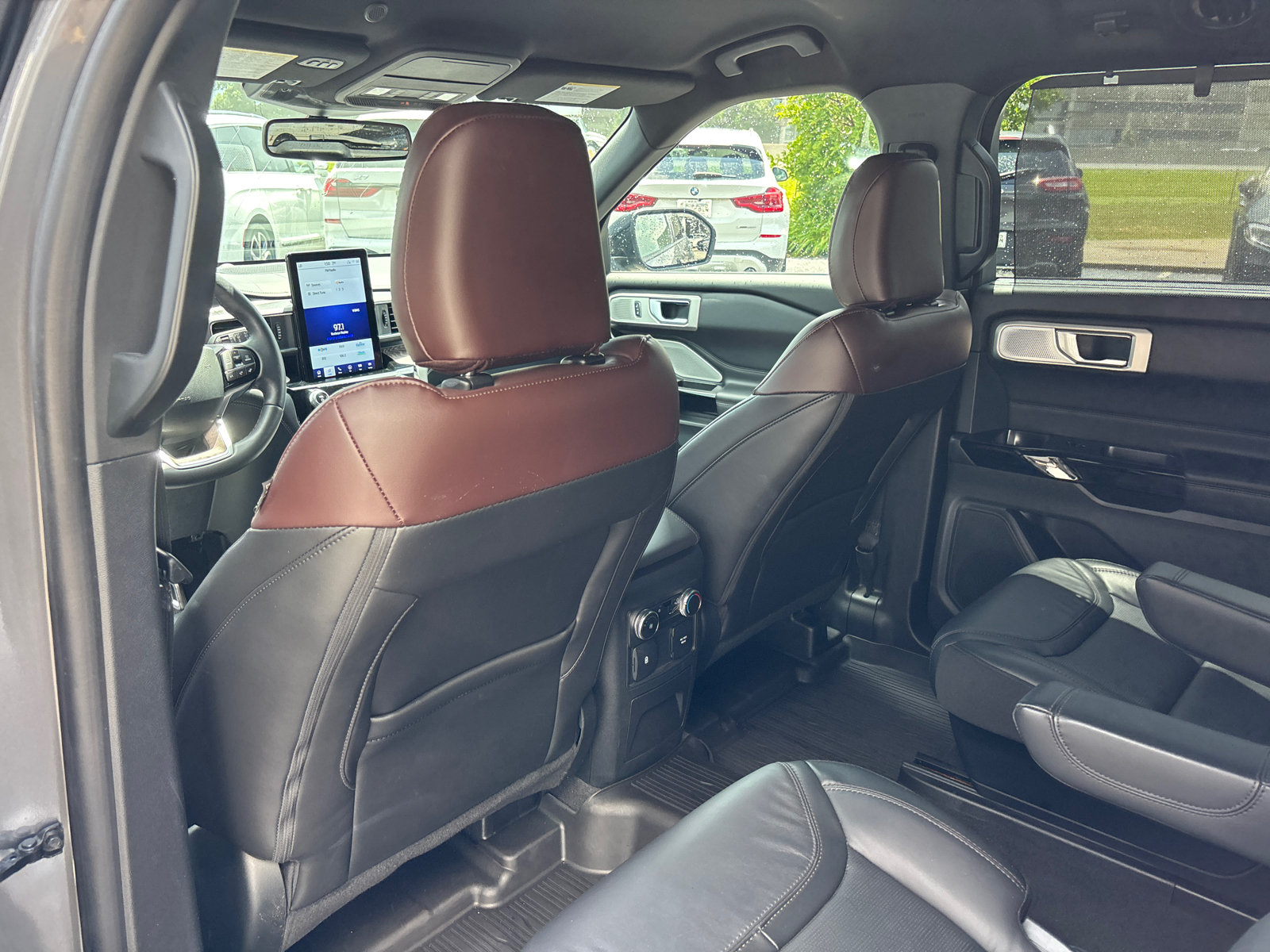 Used 2022 Ford Explorer Platinum w/ Equipment Group 601A AWD/4WD image 26