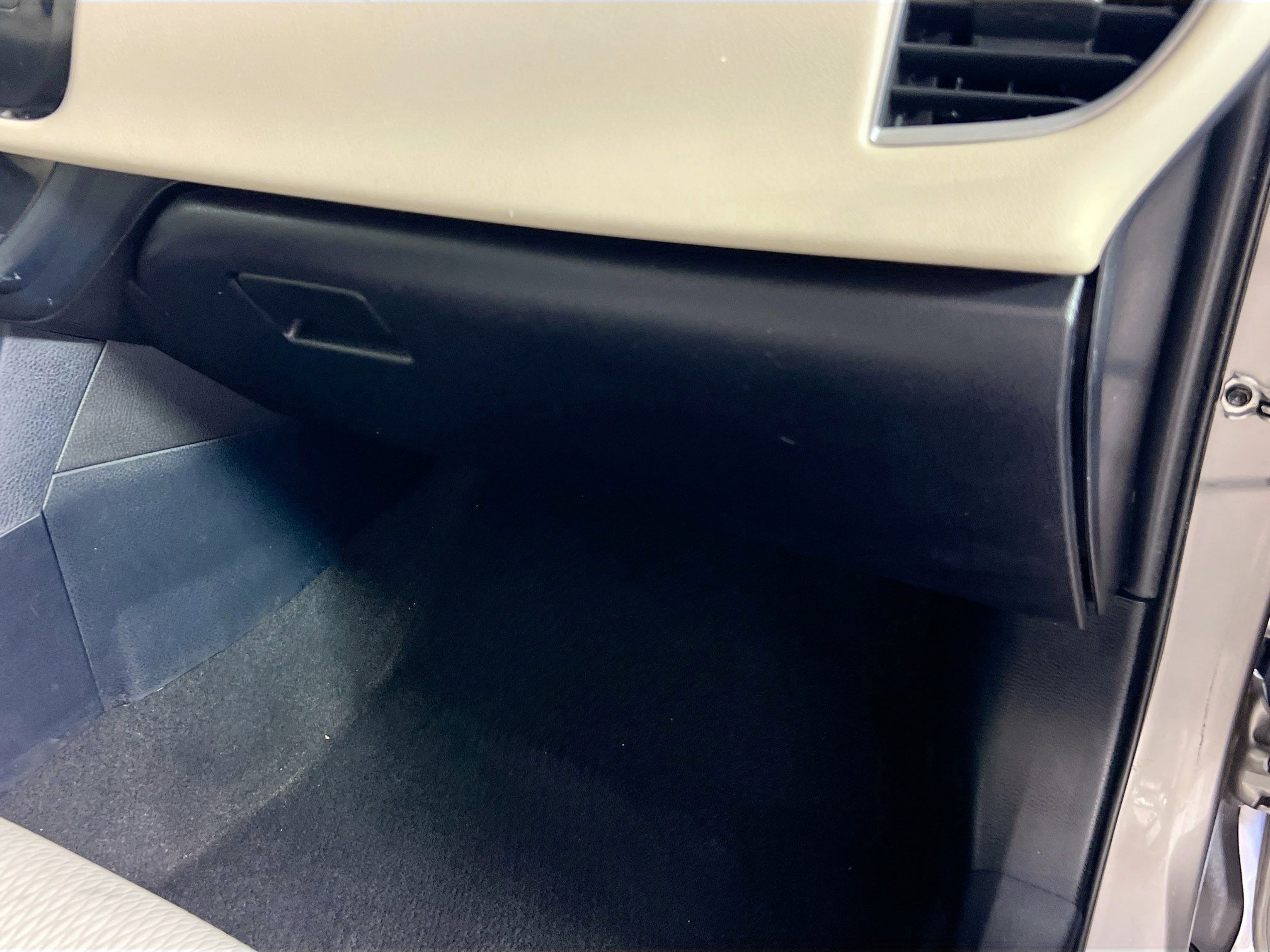 Used 2016 Toyota Corolla LE image 32