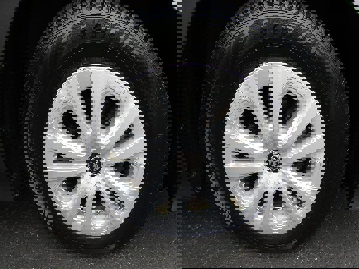 Used 2022 Toyota Prius LE image 34