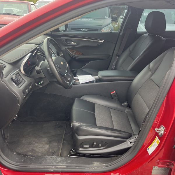 Used 2015 Chevrolet Impala LT w/ Convenience Package image 10