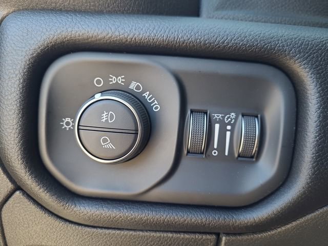 New 2026 RAM 1500 4x4 Crew Cab image 22