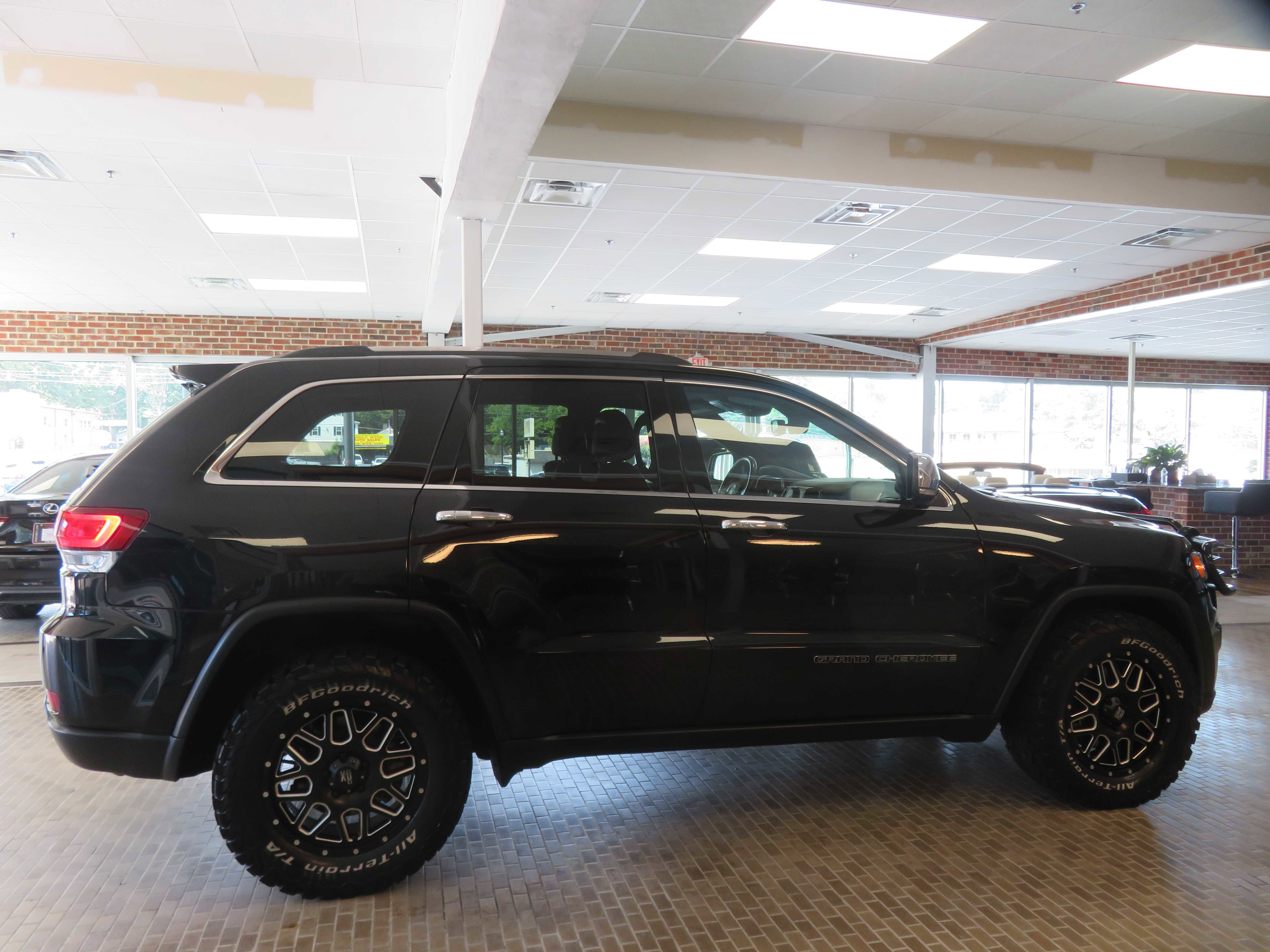 Used 2020 Jeep Grand Cherokee Limited w/ Trailer Tow Group IV image 63
