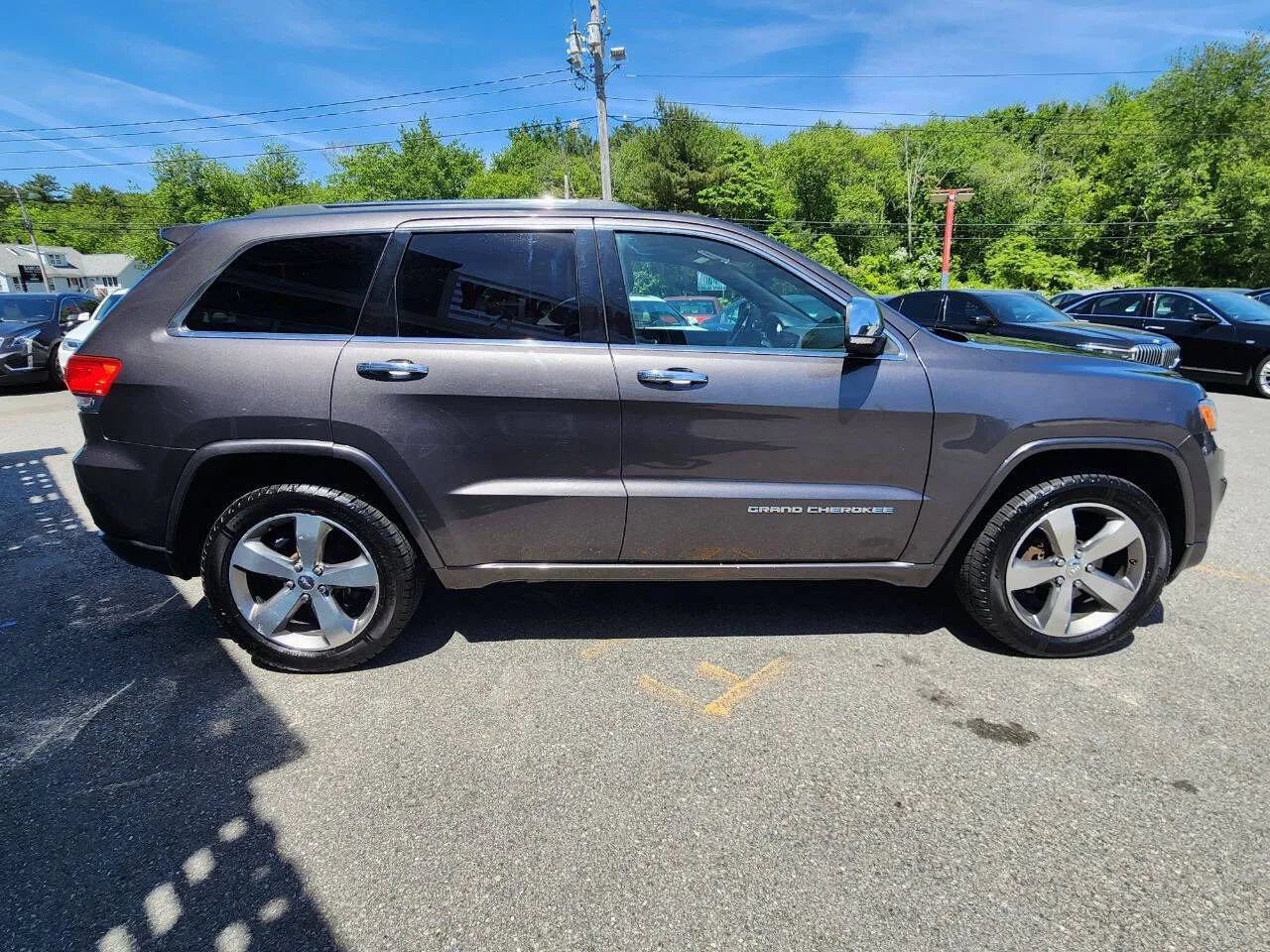 Used 2014 Jeep Grand Cherokee Overland w/ Advanced Technology Group AWD/4WD image 4