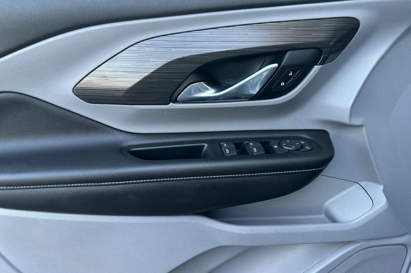 Certified 2022 GMC Terrain SLE w/ Driver Convenience Package image 11