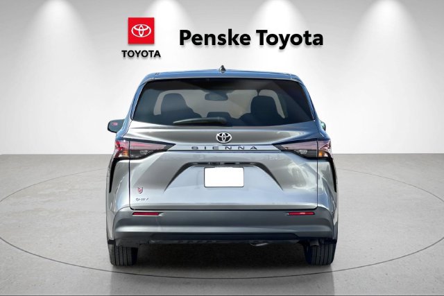 New 2026 Toyota Sienna LE FWD image 5