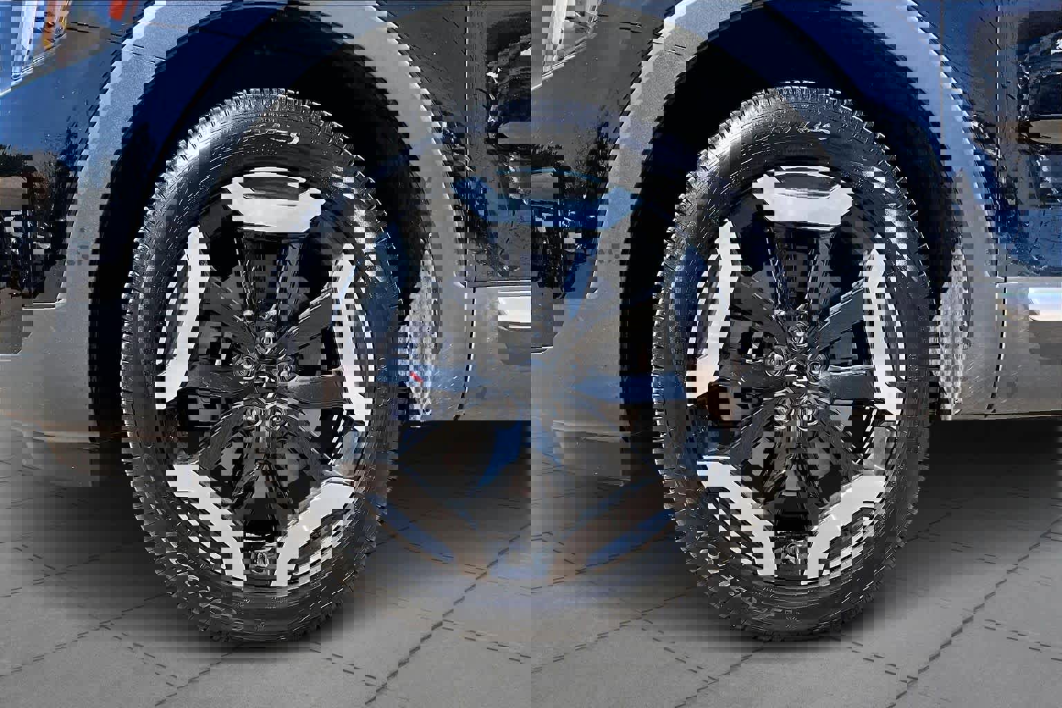 Used 2024 Kia Telluride EX w/ EX Captain's Chair Package image 10