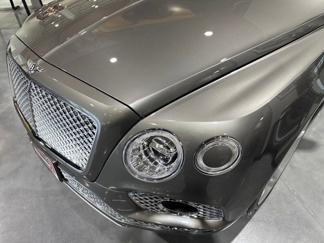 Used 2017 Bentley Bentayga image 23