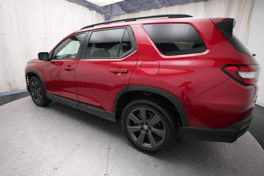 Certified 2025 Honda Pilot Sport image 32