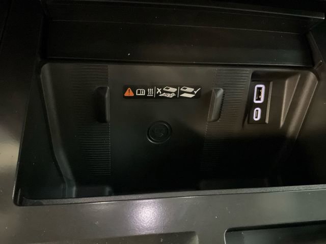 Used 2025 GMC Hummer EV 2X w/ LPO, Illumination Package image 28