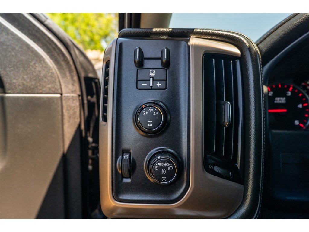 Used 2015 GMC Sierra 2500 Denali w/ Duramax Plus Package AWD/4WD image 16