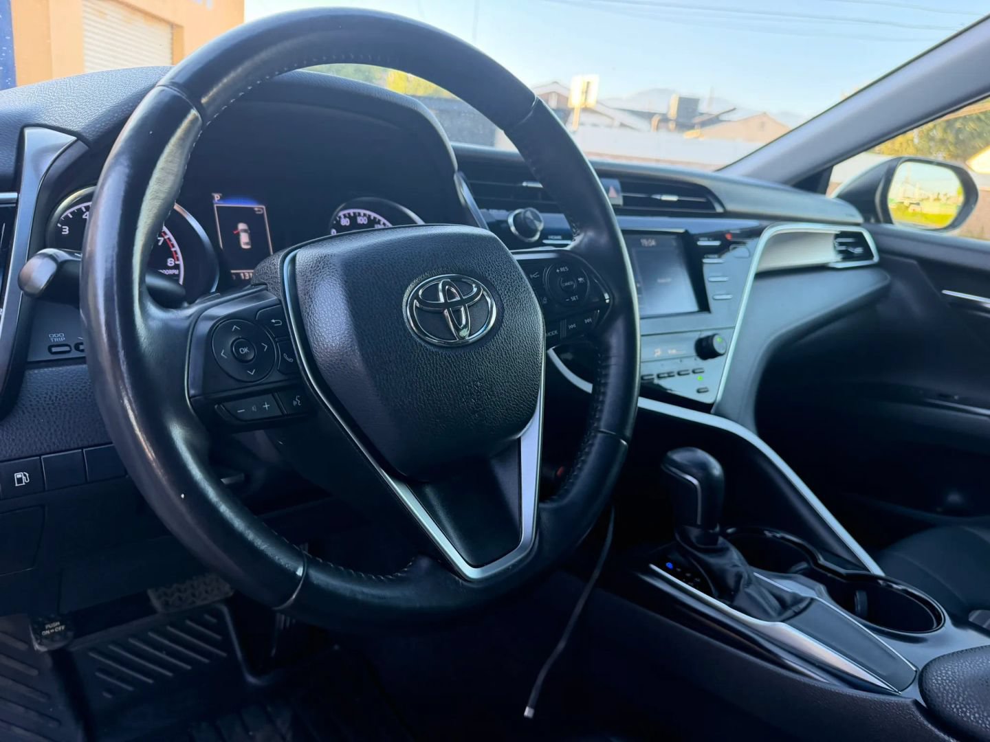 Used 2018 Toyota Camry SE w/ Moonroof Package FWD image 11