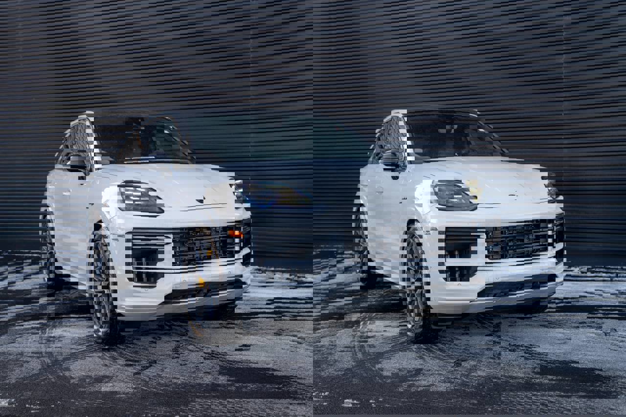 Used 2025 Porsche Cayenne Turbo image 10