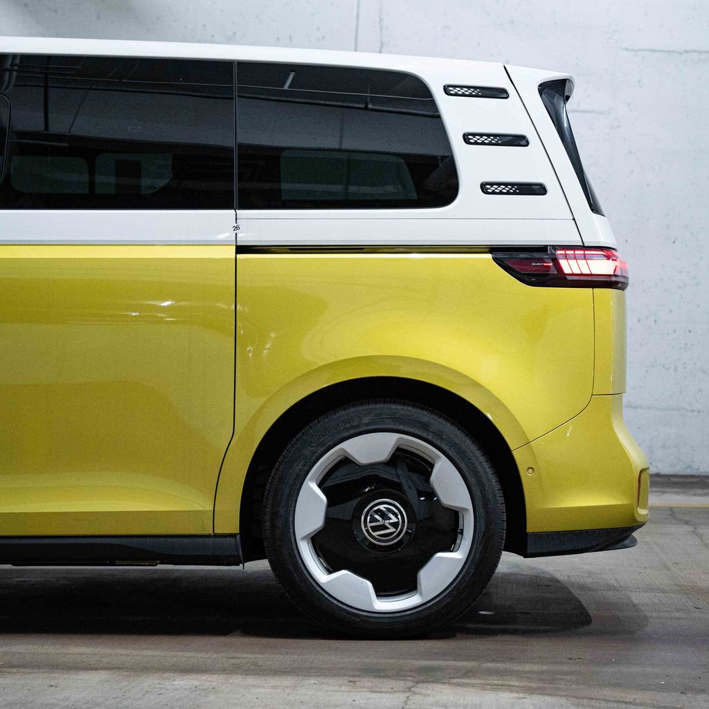 New 2025 Volkswagen ID. Buzz Pro S Plus AWD/4WD image 4