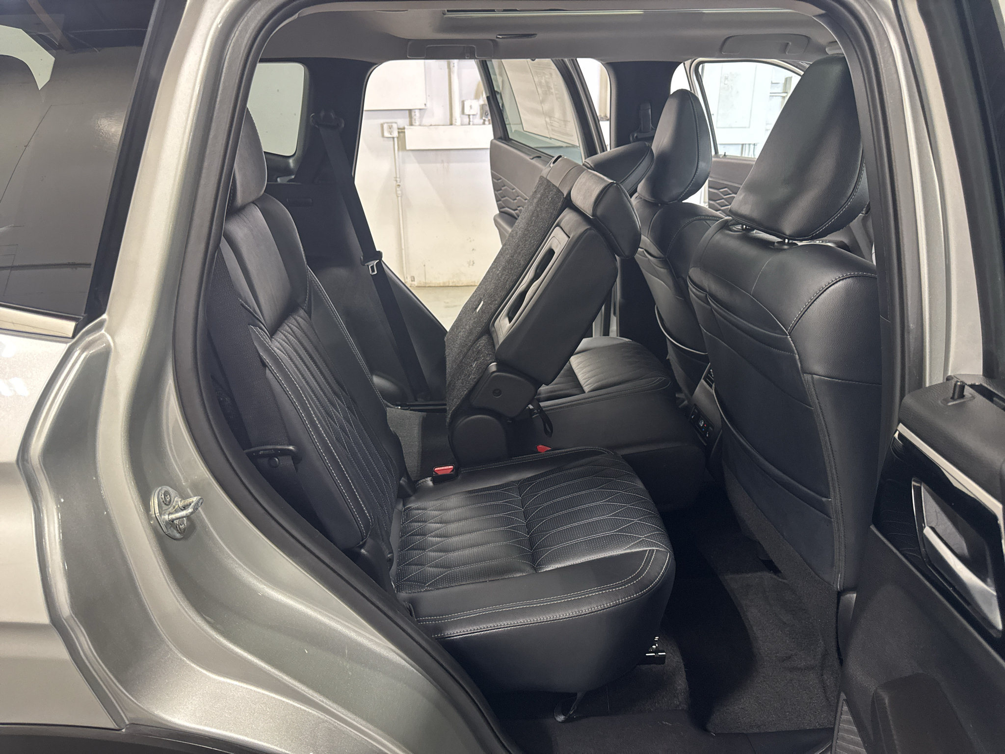 Used 2025 Mitsubishi Outlander SEL AWD/4WD image 33
