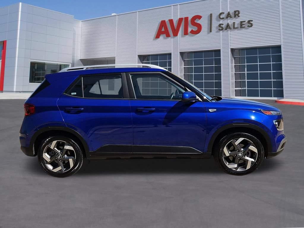 Used 2025 Hyundai Venue SEL FWD image 5