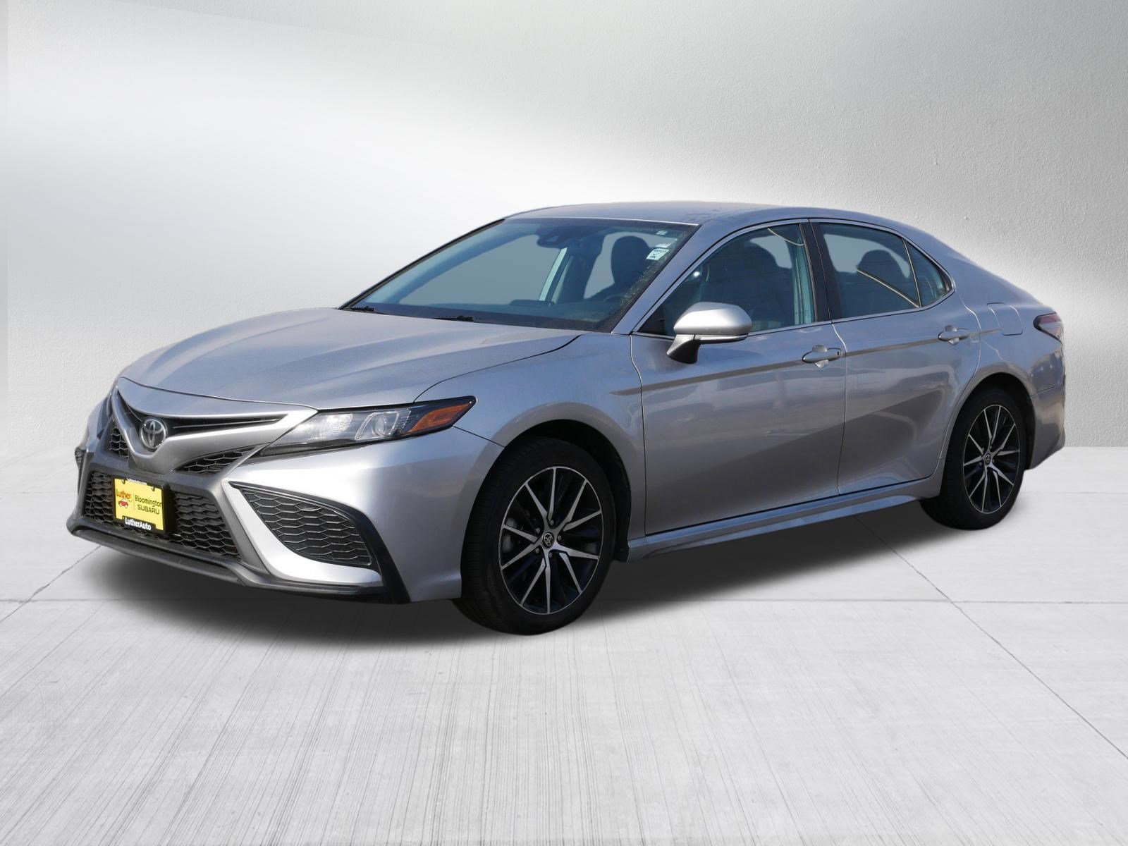Used 2023 Toyota Camry SE FWD image 3