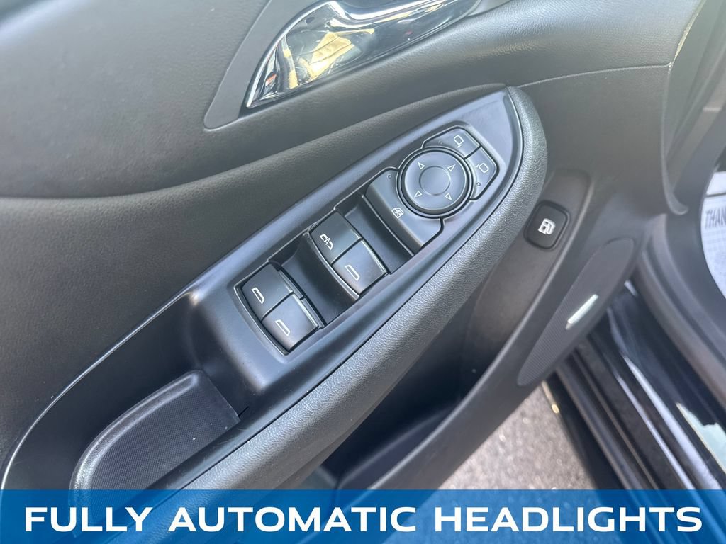 Used 2018 Chevrolet Volt Premier w/ Driver Confidence Package FWD image 11