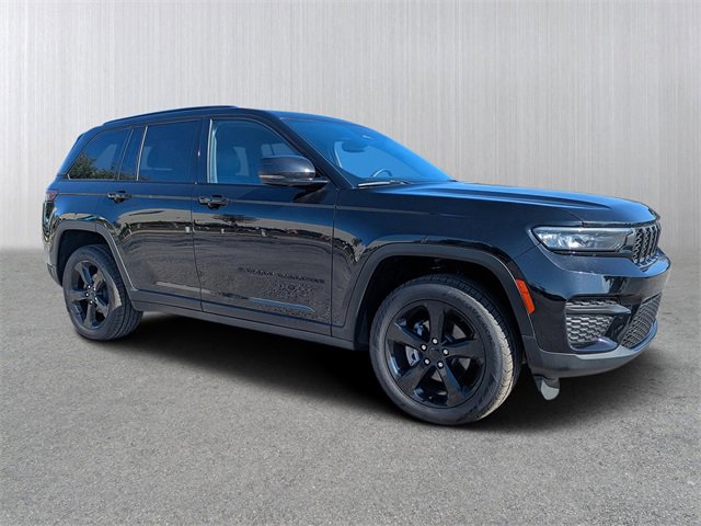 Used 2023 Jeep Grand Cherokee Altitude image 1
