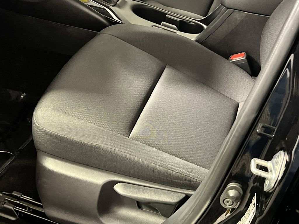 Used 2025 Toyota Corolla LE FWD image 12