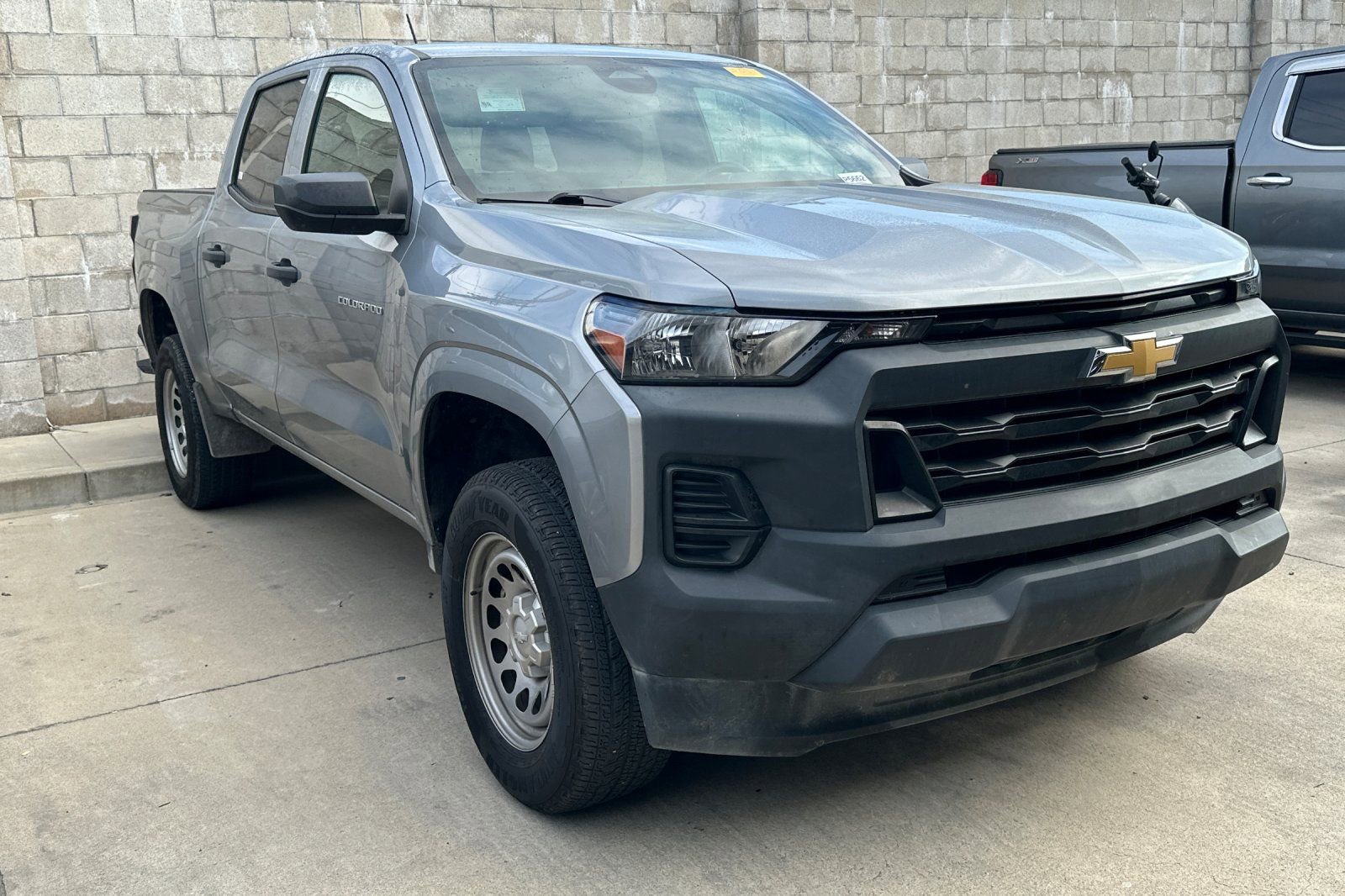 Used 2023 Chevrolet Colorado W/T image 2