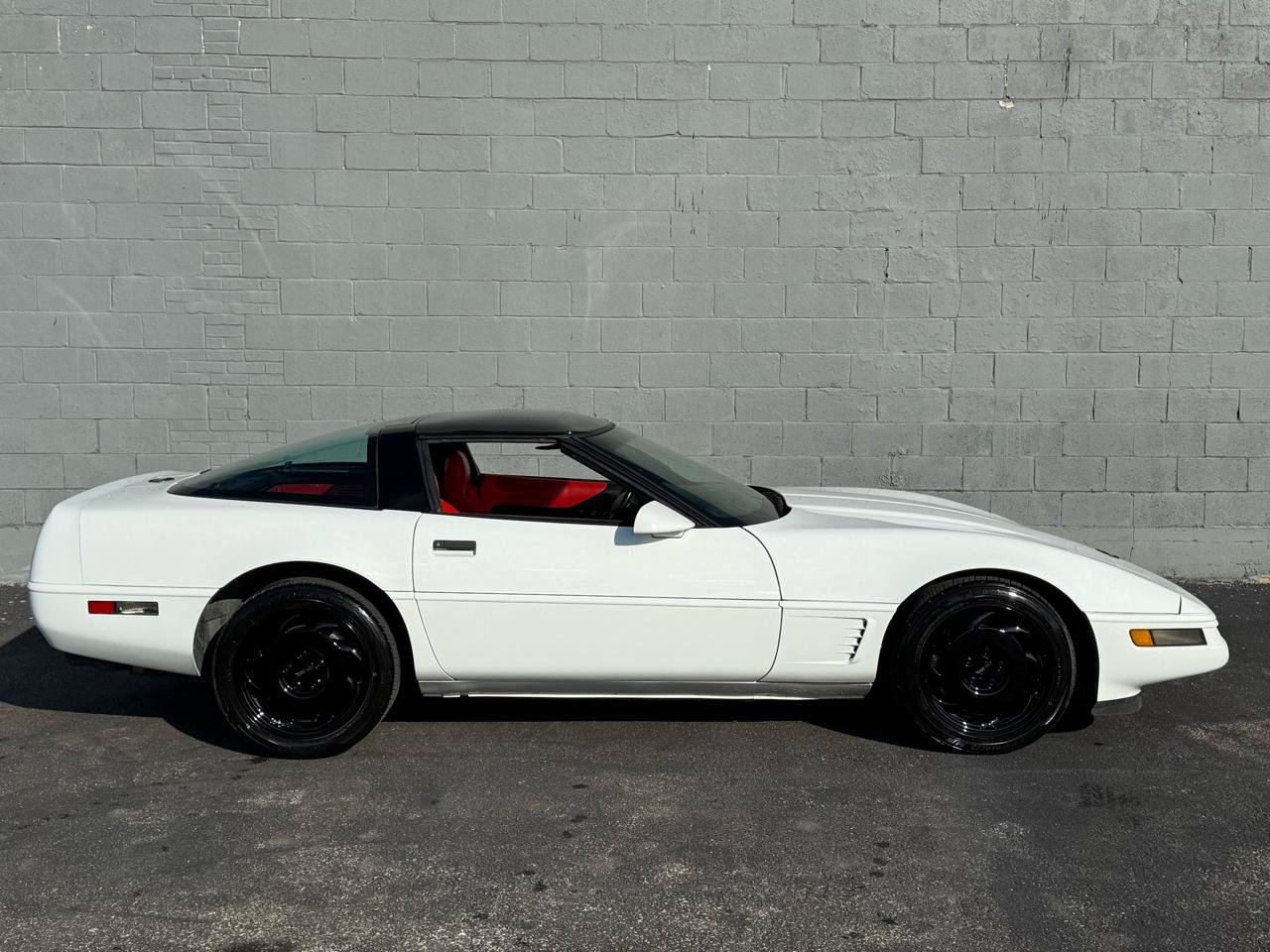 Used 1996 Chevrolet Corvette Coupe RWD image 17