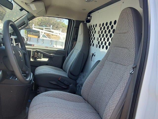 New 2026 Chevrolet Express 2500 Extended w/ Communications Package RWD image 17