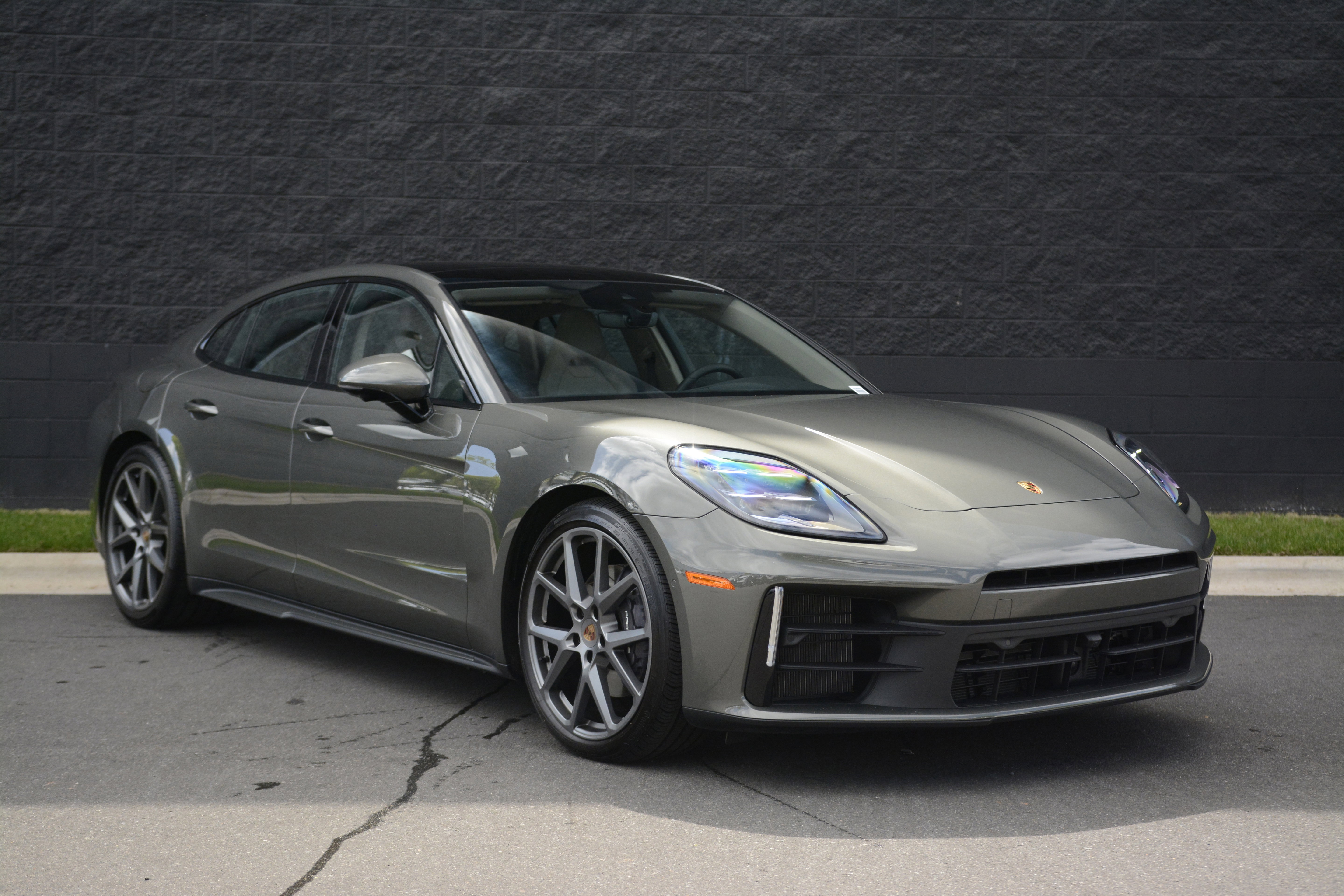 Certified 2025 Porsche Panamera 4 image 9
