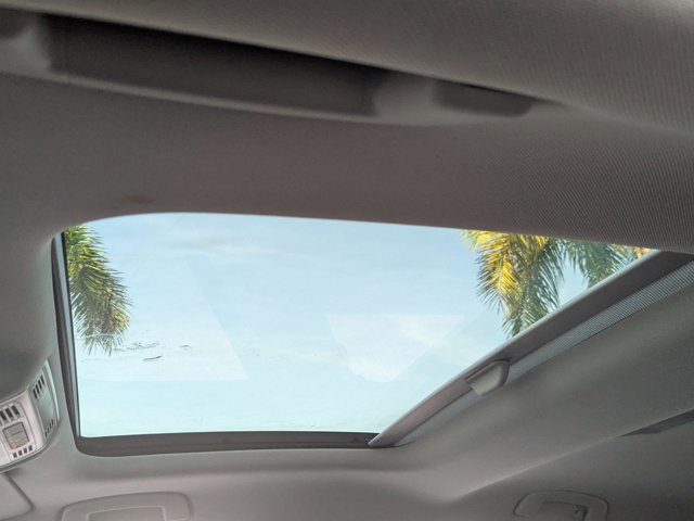 Used 2024 Volkswagen Jetta SE w/ Panoramic Sunroof Package image 15