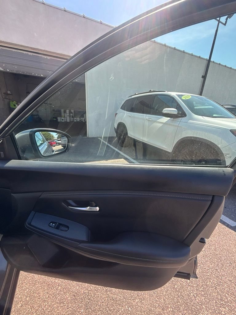 Used 2025 Nissan Sentra SV FWD image 23