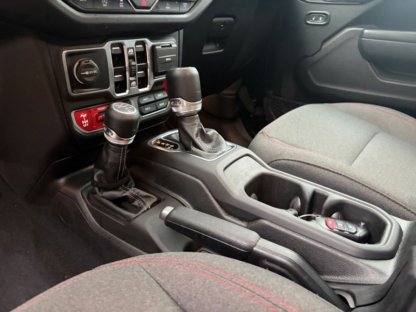 Used 2025 Jeep Wrangler Unlimited Rubicon AWD/4WD image 41