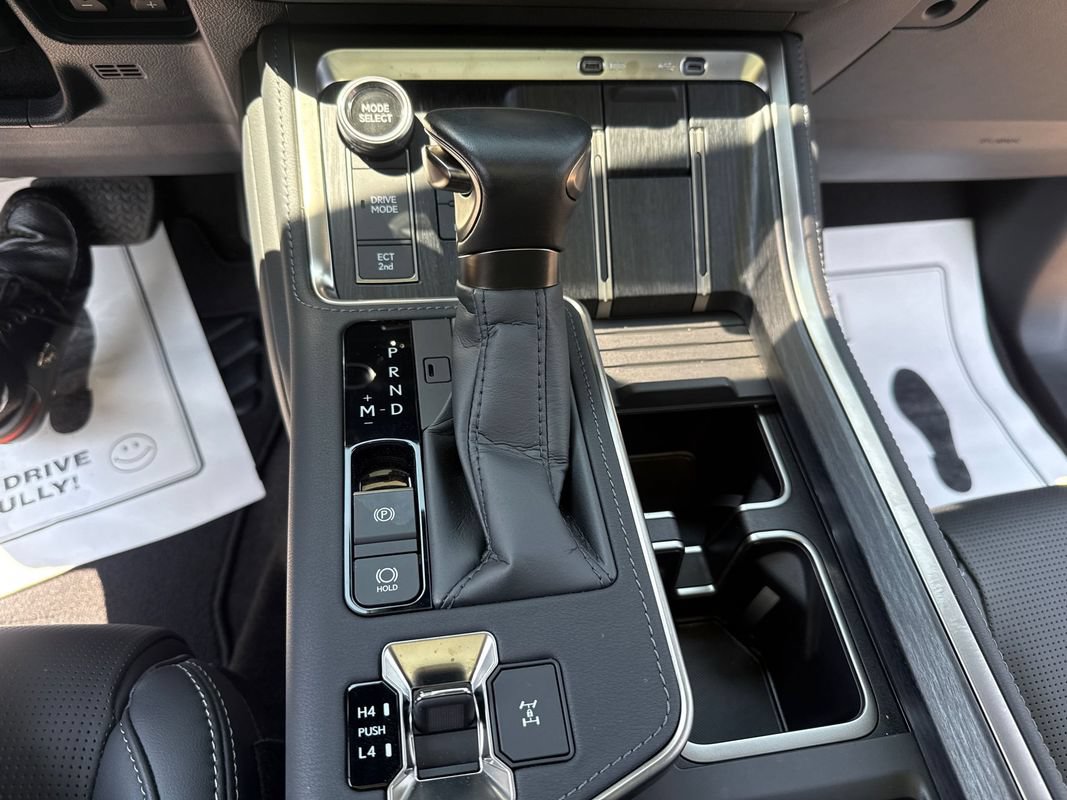 Used 2026 Lexus GX 550 w/ Accessory Package (31) AWD/4WD image 24