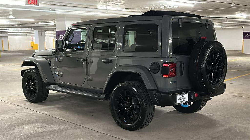 Used 2022 Jeep Wrangler Unlimited Sahara w/ Cold Weather Group AWD/4WD image 3