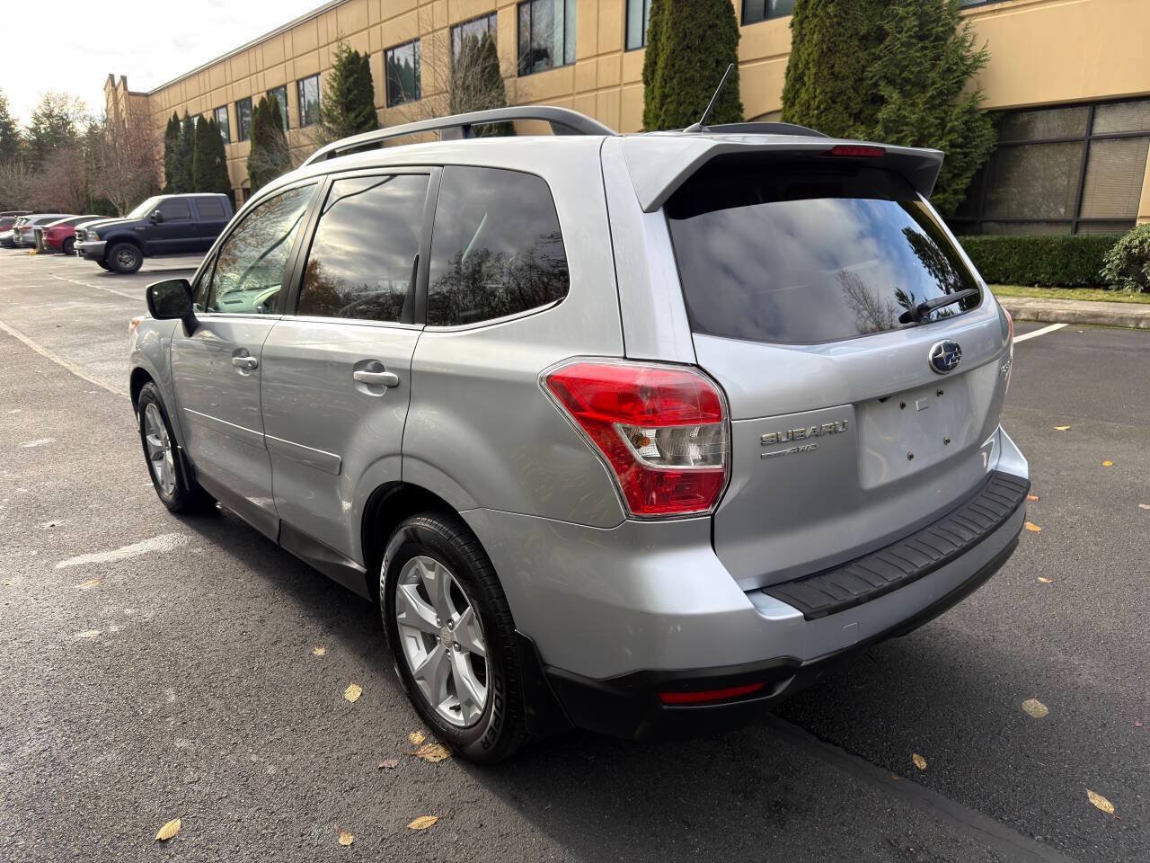 Used 2014 Subaru Forester 2.5i Limited AWD/4WD image 8