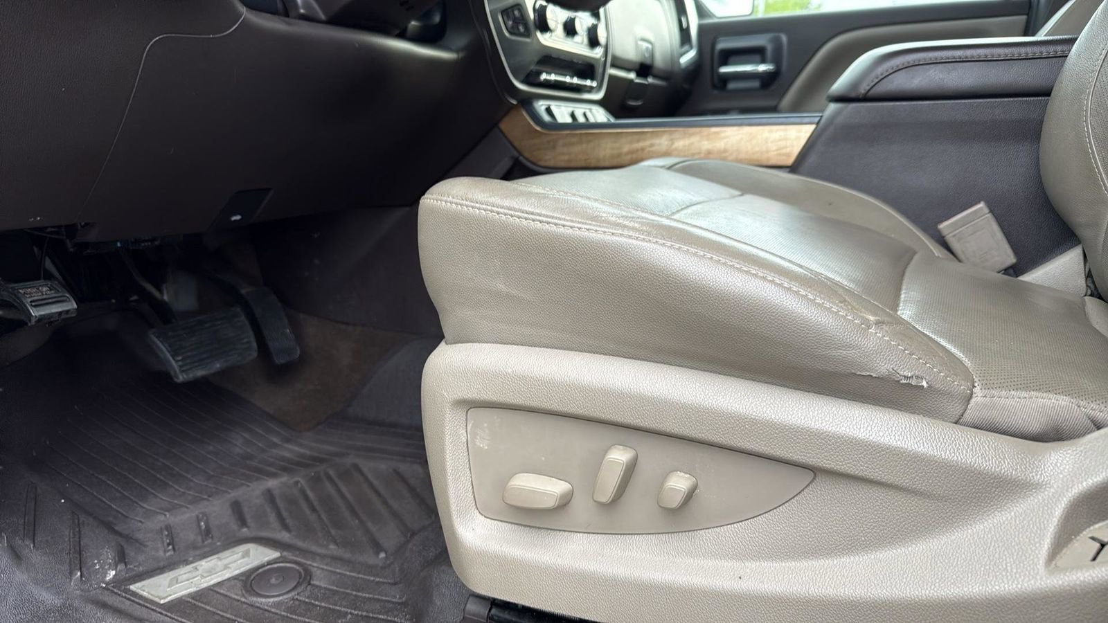 Used 2017 Chevrolet Silverado 1500 LTZ w/ Texas Edition image 8