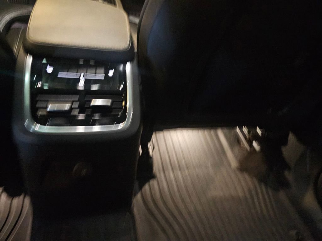 Certified 2024 Volvo XC90 T8 Ultimate w/ Lounge Package image 16