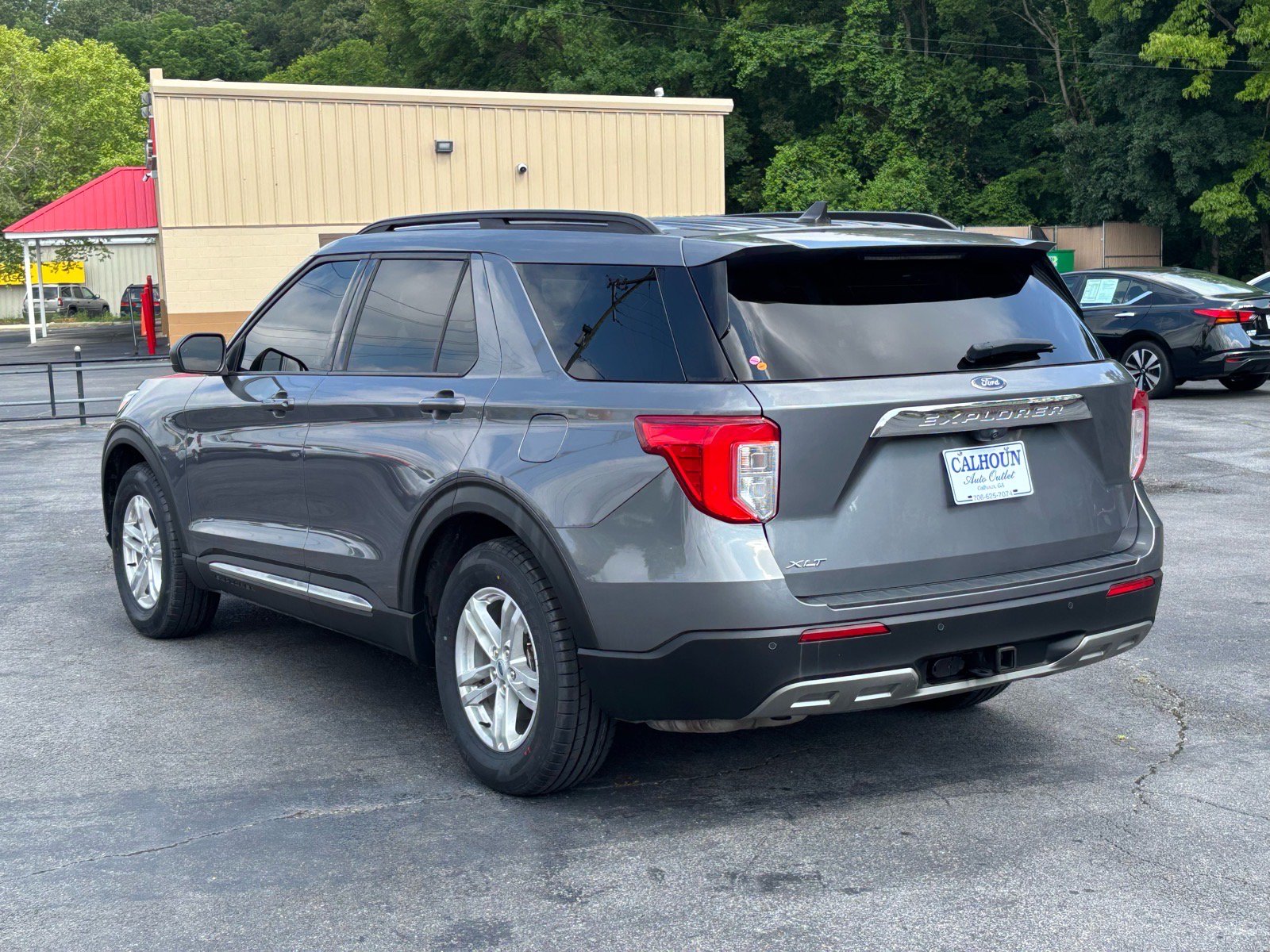 Used 2021 Ford Explorer XLT w/ Equipment Group 202A RWD image 3