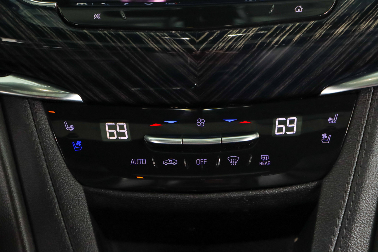 Used 2024 Cadillac XT6 Premium Luxury AWD/4WD image 19