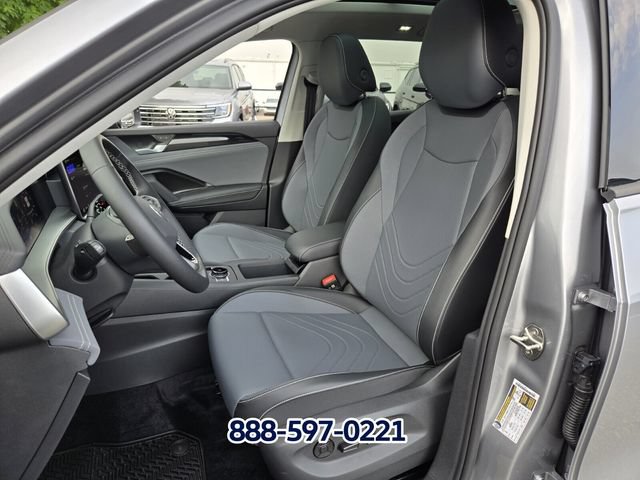 New 2026 Volkswagen Tiguan SE FWD image 6