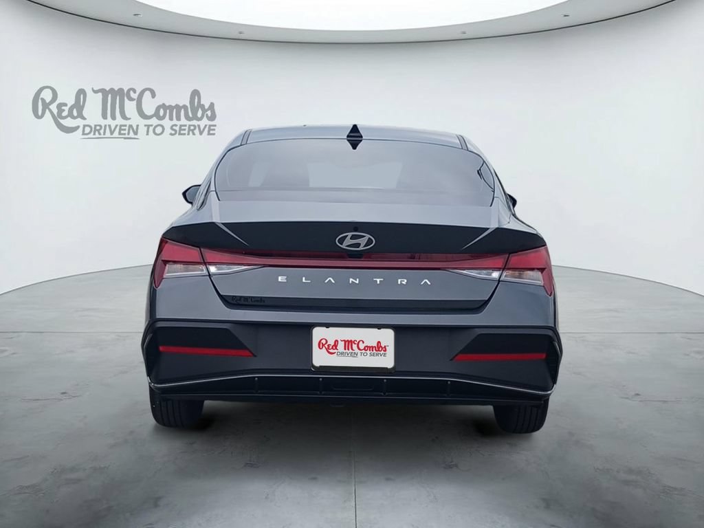 Used 2025 Hyundai Elantra SE FWD image 4