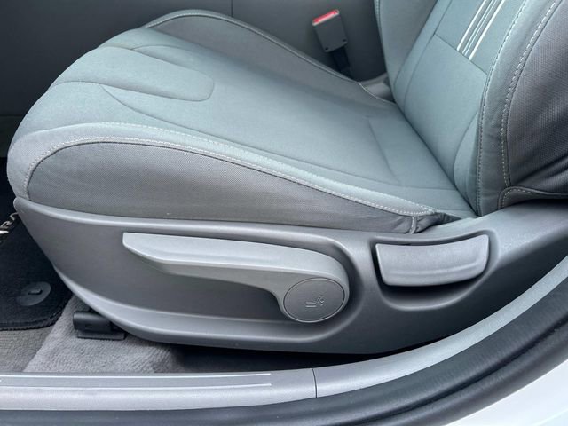 Used 2022 Hyundai Elantra SEL w/ Cargo Package image 18