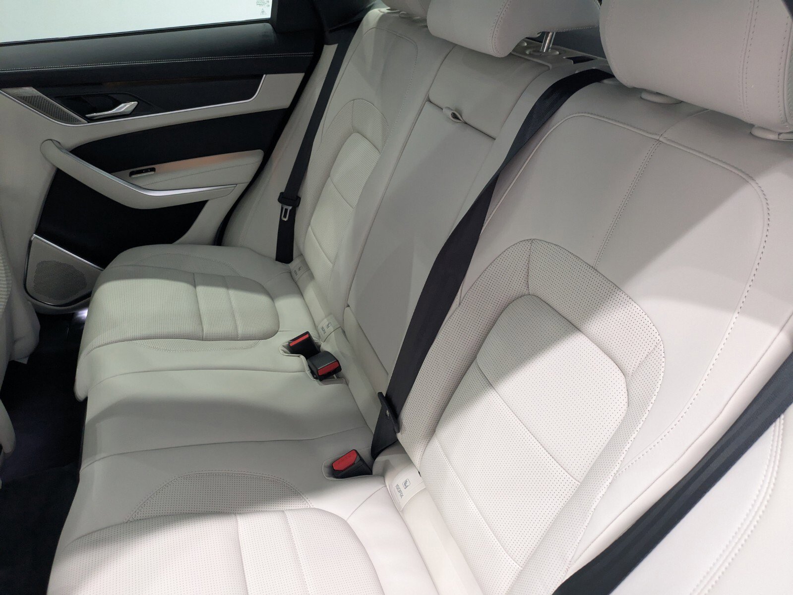 New 2026 Jaguar F-PACE R-Dynamic S image 13