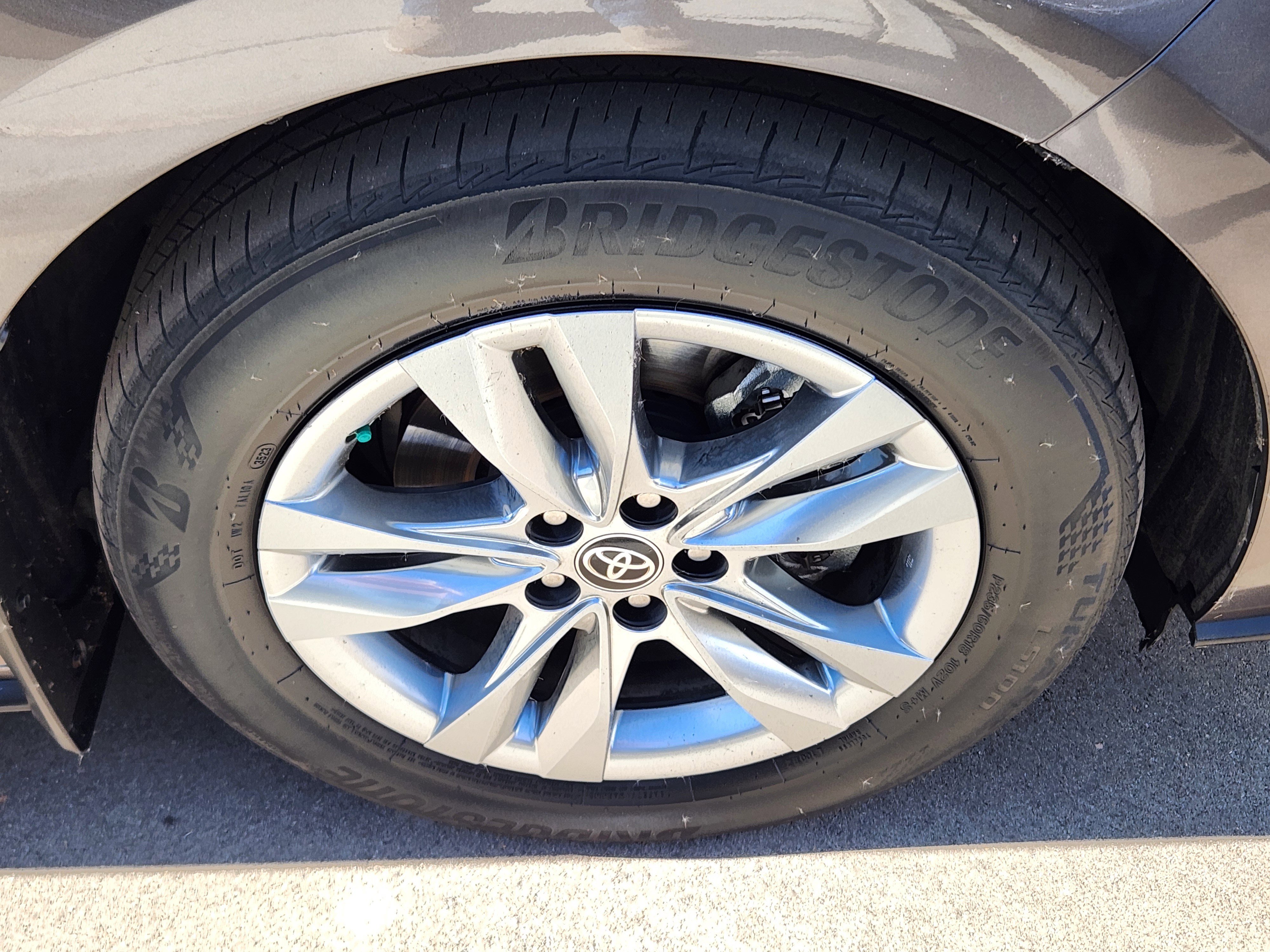 Used 2023 Toyota Sienna Limited image 18